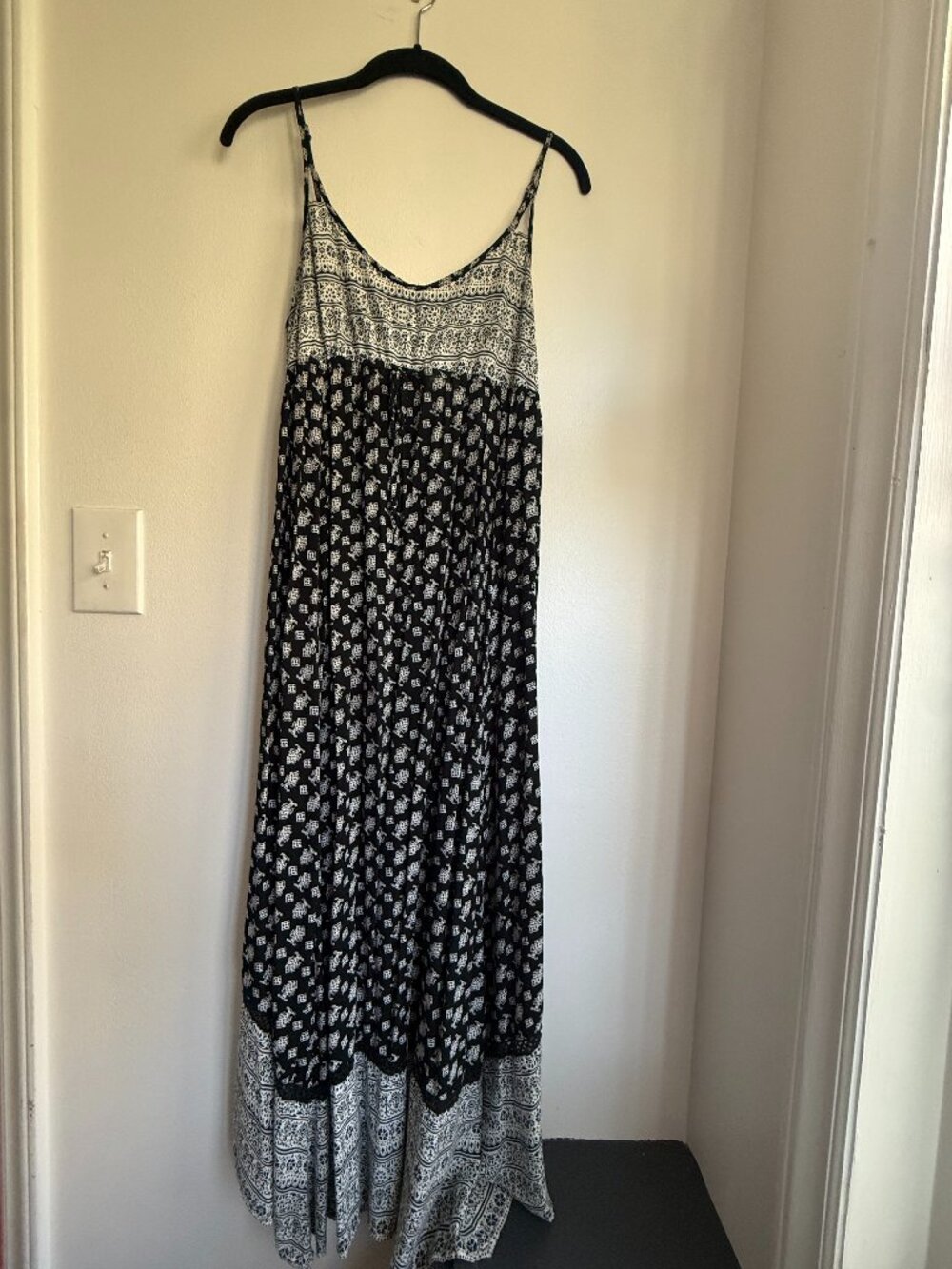 American Eagle B&W Dress Sz M Versatile